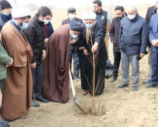 آغاز عملیات اجرایی احداث باغ ۵ هکتاری در موقوفه میرپنج خامنه