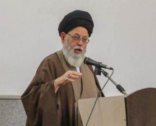 دشمن درصدد تربیت نسل اینستاگرامی است/فضای مجازی معلق بین چند شورا