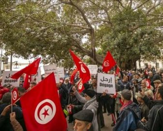 تظاهرات تونسی‎ها علیه « قیس سعید» / تهدید روزنامه نگاران سودانی