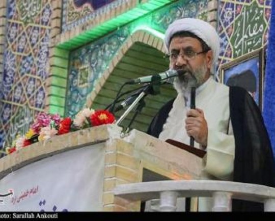 امام جمعه کرمان: فشار اقتصادی از دوش ‌اقشار ضعیف برداشته شود