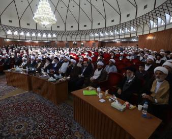 ۱۸۵ استاد سطوح عالی و خارج حوزه علمیه قم زبان‌دان هستند